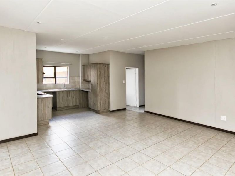 Ground Floor 3 Bedroom, 2 Bathroom Unit for Sale in Wilgeheuwel | No Transfer Duty - Photo 8