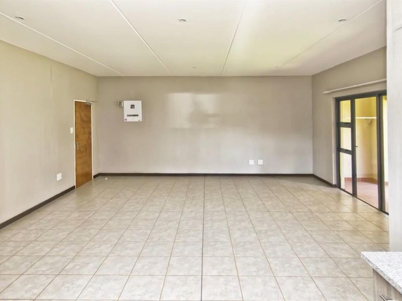 Ground Floor 3 Bedroom, 2 Bathroom Unit for Sale in Wilgeheuwel | No Transfer Duty - Photo 10