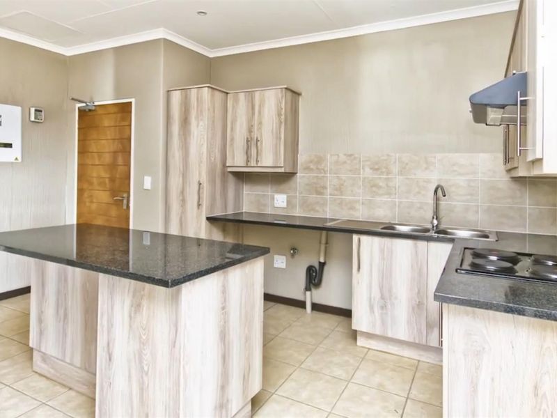 Ground Floor 3 Bedroom, 2 Bathroom Unit for Sale in Wilgeheuwel | No Transfer Duty - Photo 6