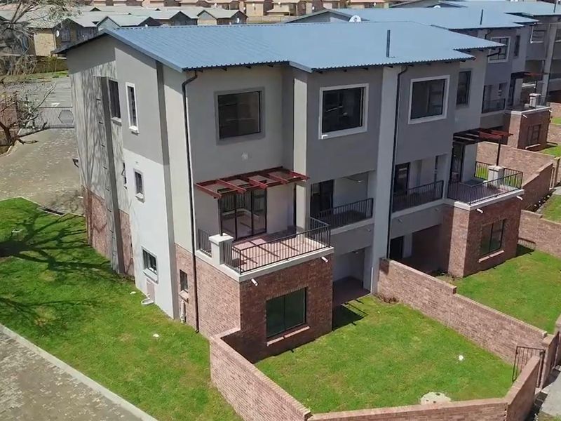 Ground Floor 3 Bedroom, 2 Bathroom Unit for Sale in Wilgeheuwel | No Transfer Duty - Photo 3