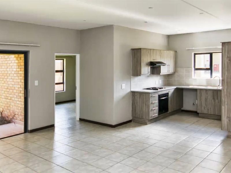 Ground Floor 3 Bedroom, 2 Bathroom Unit for Sale in Wilgeheuwel | No Transfer Duty - Photo 7