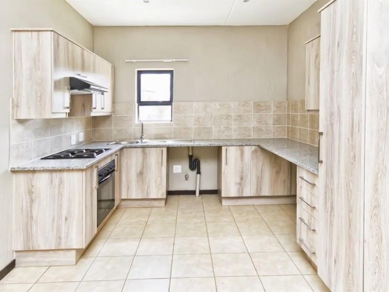 Ground Floor 3 Bedroom, 2 Bathroom Unit for Sale in Wilgeheuwel | No Transfer Duty - Photo 5