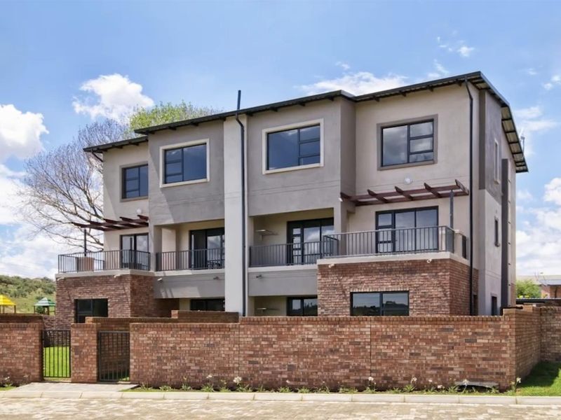 Ground Floor 3 Bedroom, 2 Bathroom Unit for Sale in Wilgeheuwel | No Transfer Duty - Photo 2
