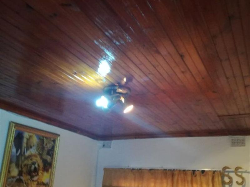 House For Sale in Chatsworth, KwaZulu Natal - Photo 4