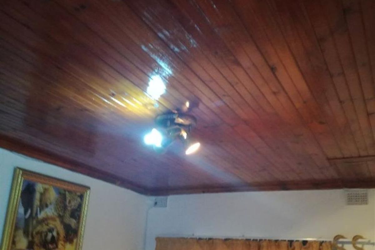 House For Sale in Chatsworth, KwaZulu Natal - Photo 4