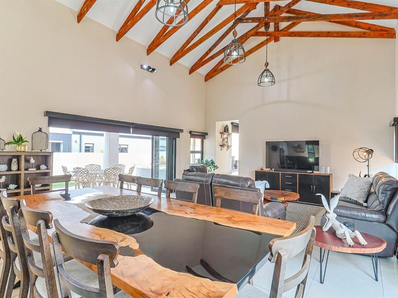 Where Elegance Meets Sophistication: A Designer Sanctuary for Modern Living - Photo 4