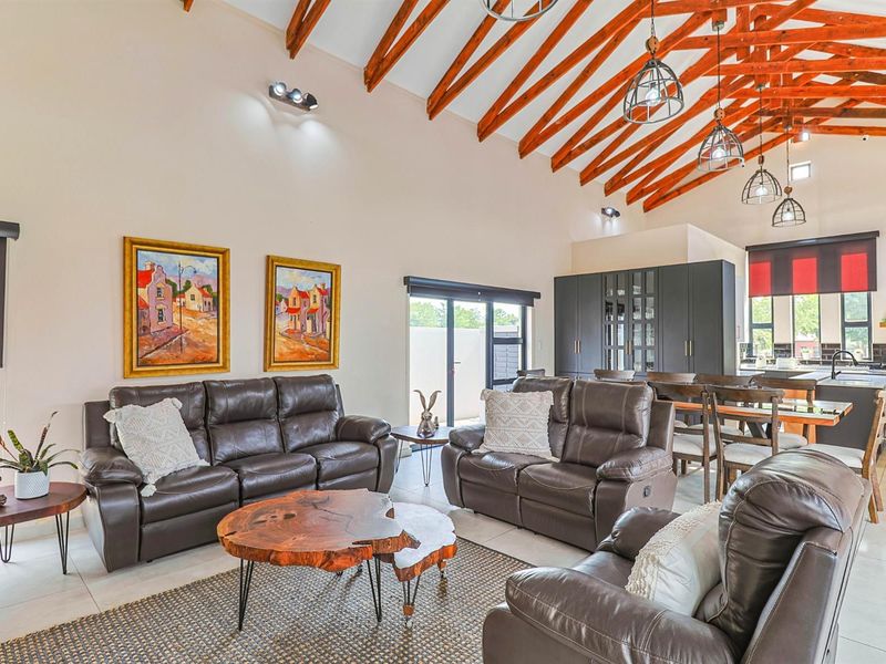 Where Elegance Meets Sophistication: A Designer Sanctuary for Modern Living - Photo 7
