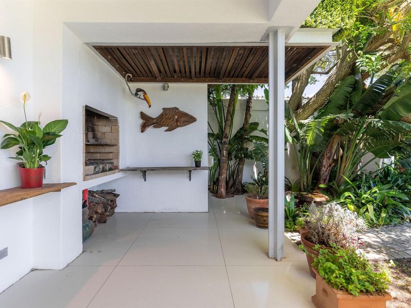 A serene coastal sanctuary perched in one of Camps Bay’s most exclusive elevated positions. - Photo 9