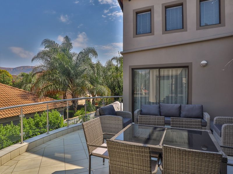 A Modern Masterpiece of Space, Style and Sophistication - Photo 2