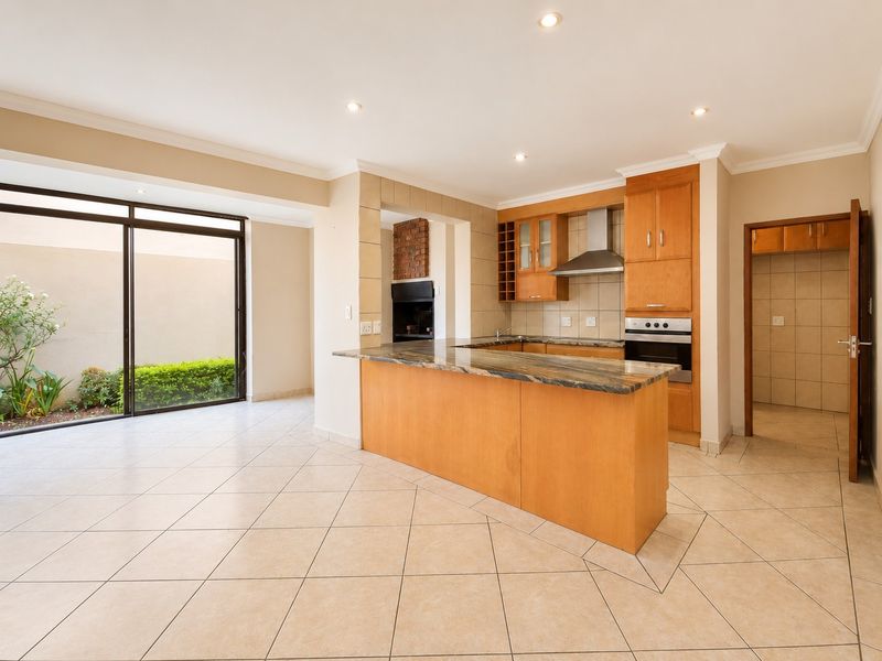 Stylish Two-Bedroom Townhouse with Exceptional Outdoor Living - Photo 6