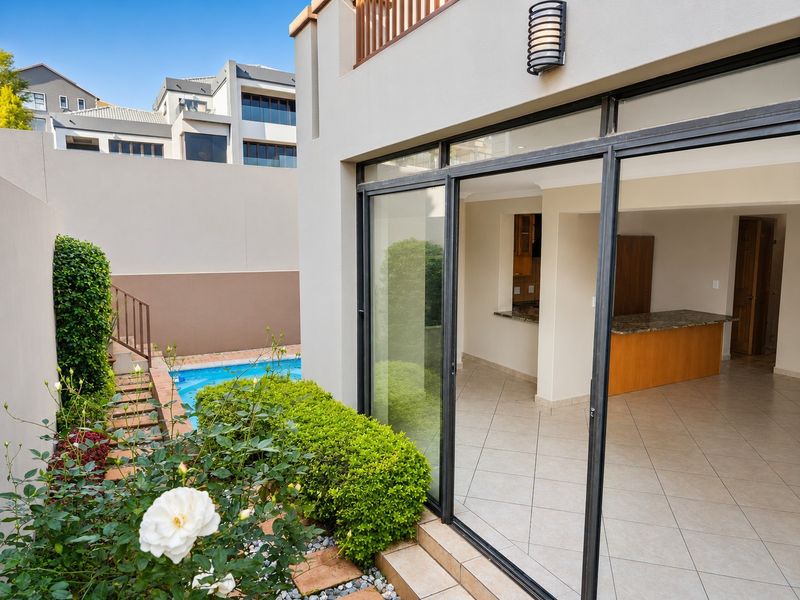 Stylish Two-Bedroom Townhouse with Exceptional Outdoor Living - Photo 3
