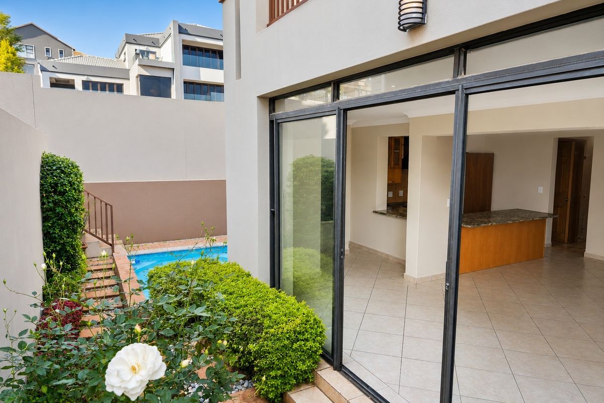 Stylish Two-Bedroom Townhouse with Exceptional Outdoor Living - Photo 3