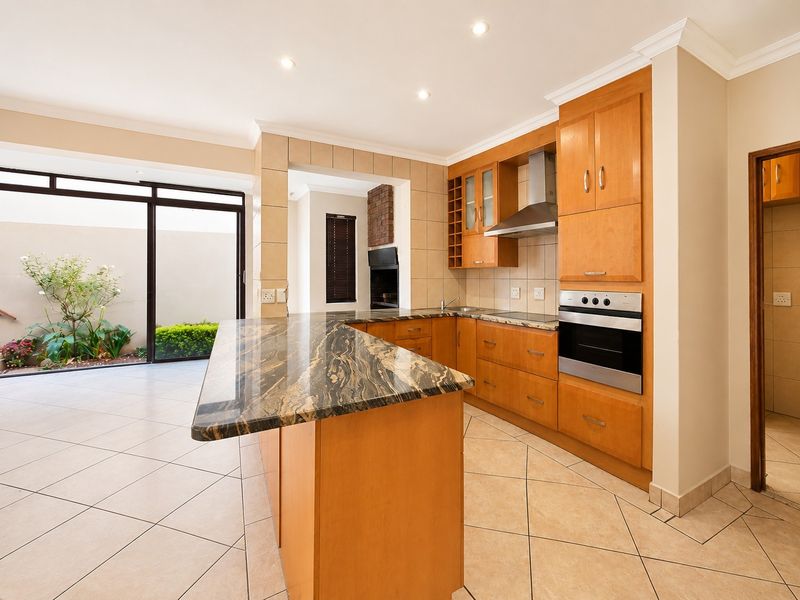 Stylish Two-Bedroom Townhouse with Exceptional Outdoor Living - Photo 8