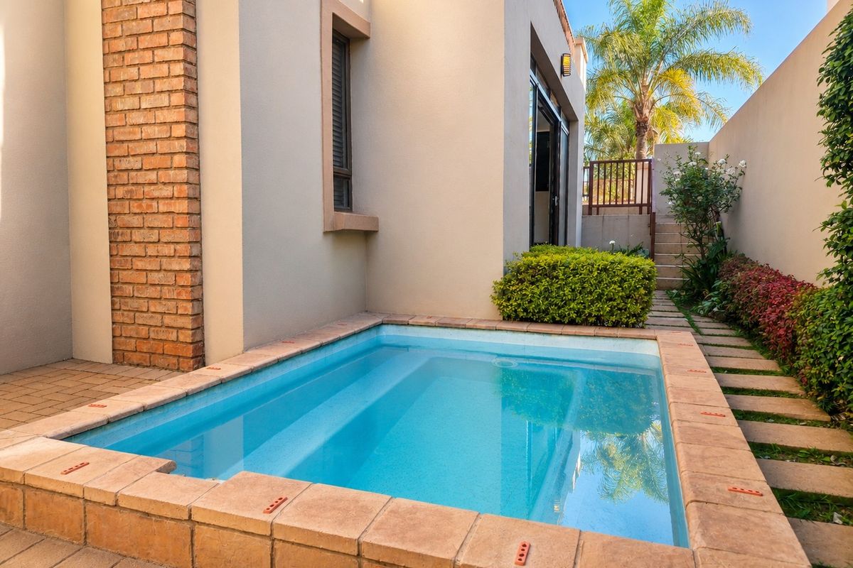 Stylish Two-Bedroom Townhouse with Exceptional Outdoor Living - Photo 2