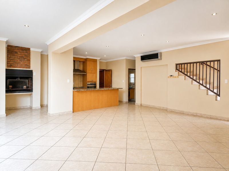 Stylish Two-Bedroom Townhouse with Exceptional Outdoor Living - Photo 4