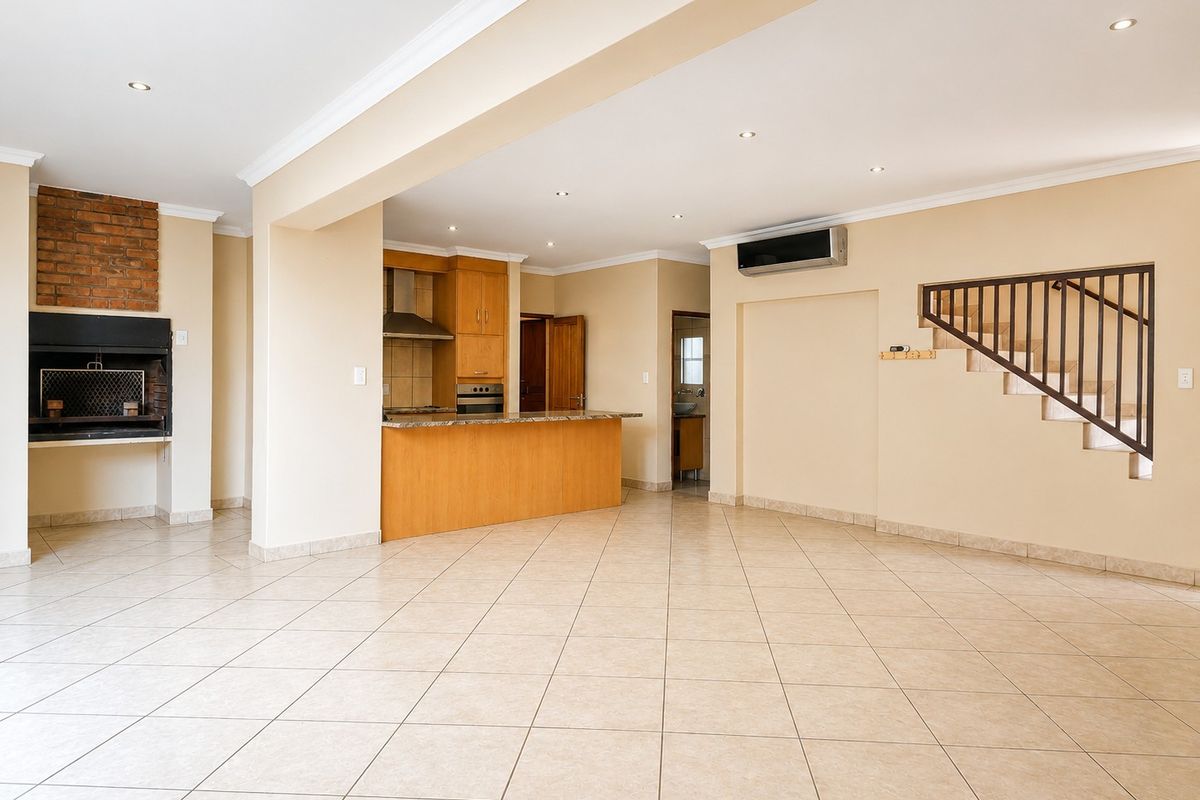 Stylish Two-Bedroom Townhouse with Exceptional Outdoor Living - Photo 4