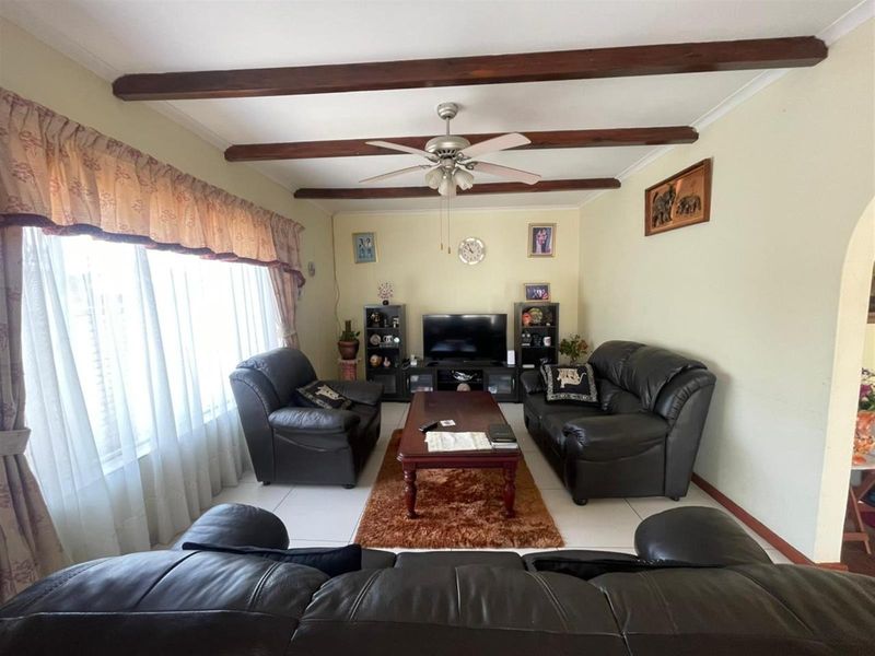 Well-Kept 3 Bedroom Family Home with Two Income-Generating Flats In Cambridge - Photo 5