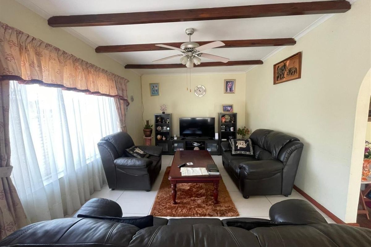 Well-Kept 3 Bedroom Family Home with Two Income-Generating Flats In Cambridge - Photo 5