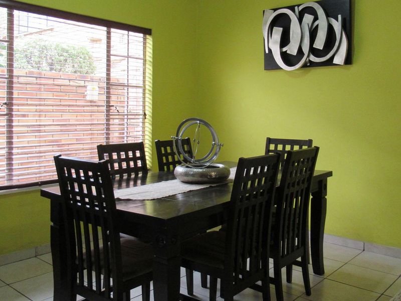 For Sale Spacious 152m2 Sectional Title | 3 Bed, 3 Bath | Double Garage - Photo 6