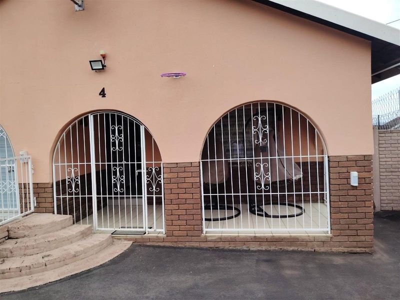 Stunning, Solidly Built Family Home in Dunveria, Pietermaritzburg, KwaZulu-Natal - Photo 3