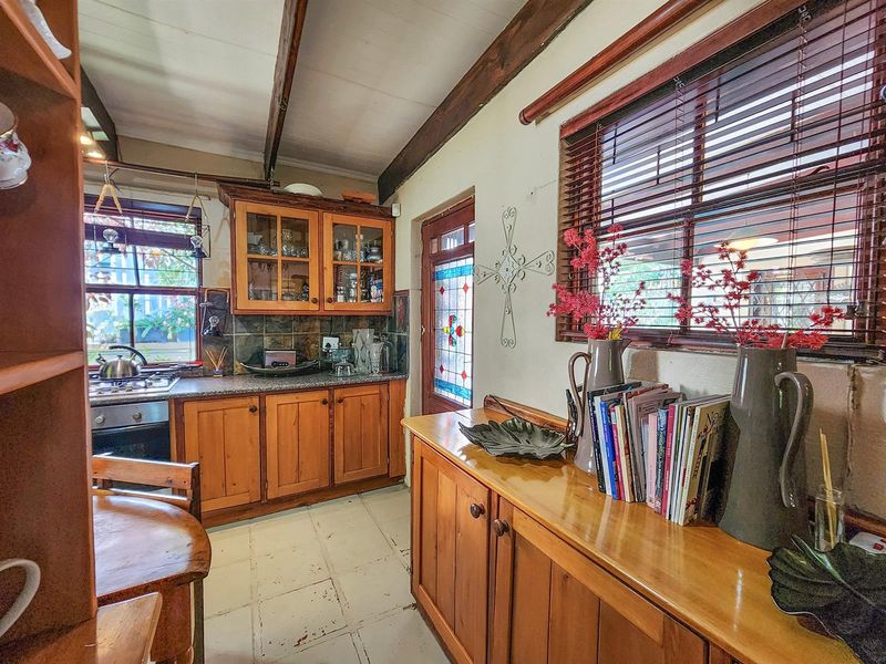 UNIQUE GREEN PASTURES HOME - Photo 9