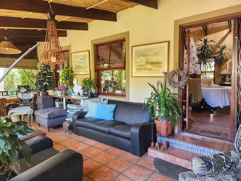 UNIQUE GREEN PASTURES HOME - Photo 4