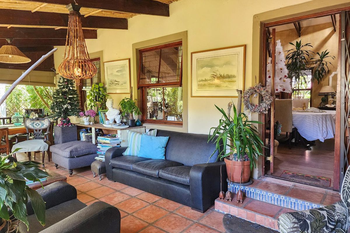 UNIQUE GREEN PASTURES HOME - Photo 4