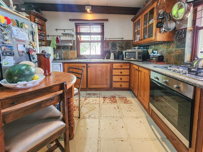 UNIQUE GREEN PASTURES HOME - Photo 10