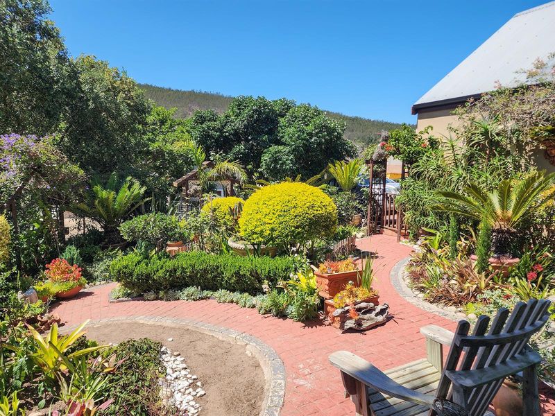 UNIQUE GREEN PASTURES HOME - Photo 2