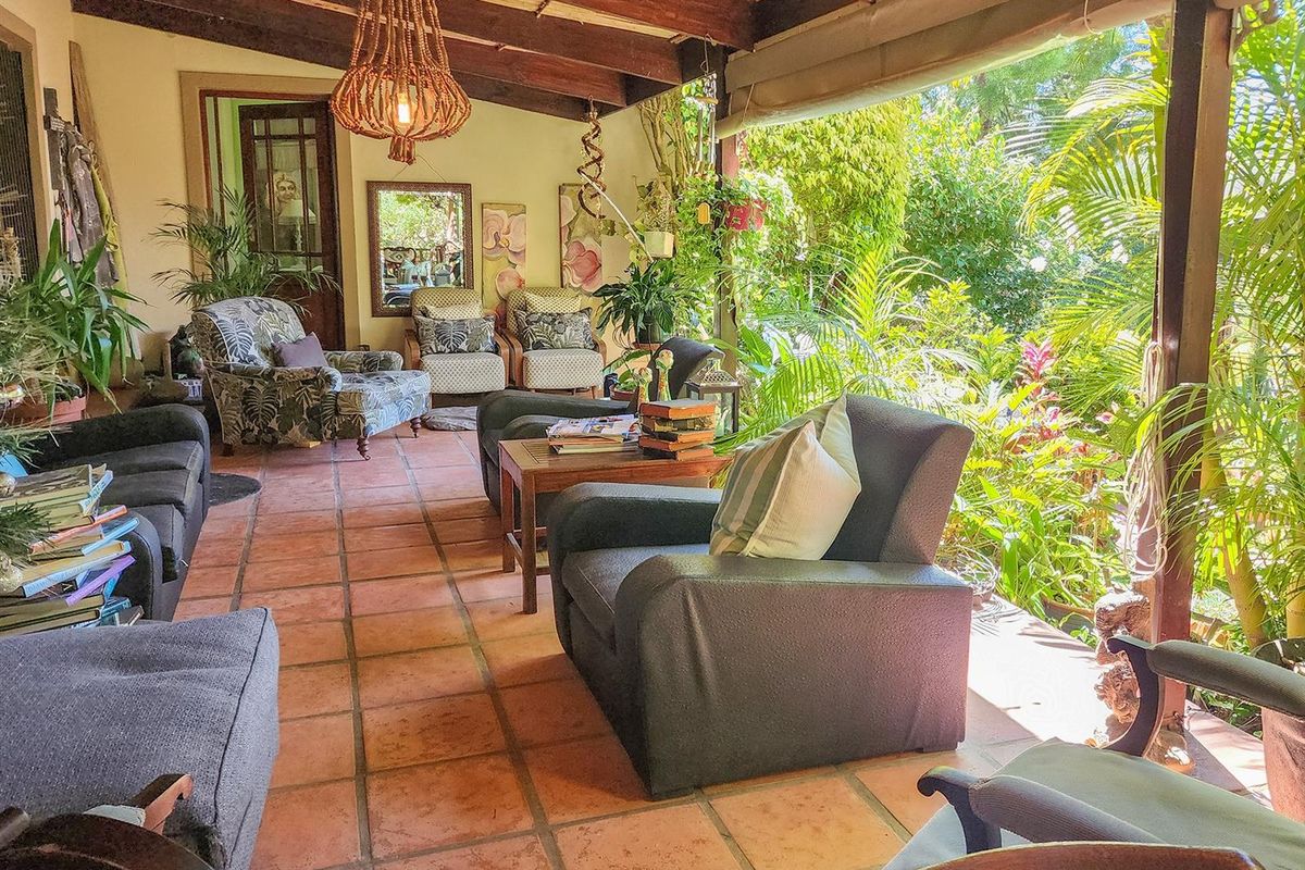 UNIQUE GREEN PASTURES HOME - Photo 5