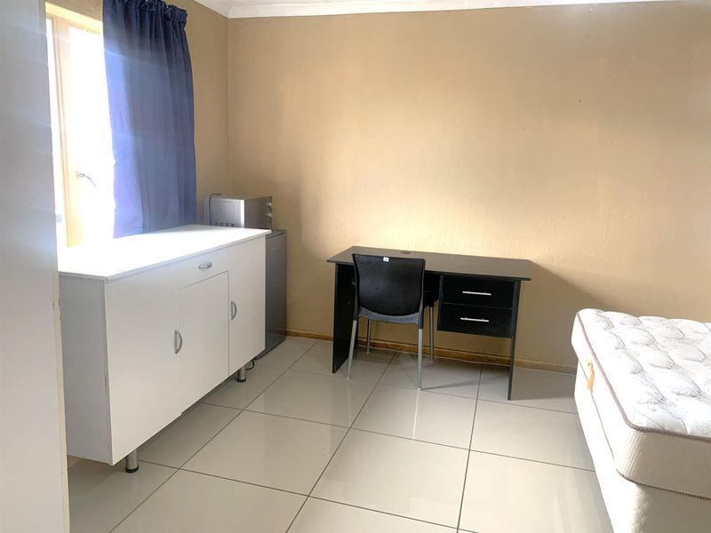 Apartment To Rent in Scottsville, Pietermaritzburg, KwaZulu Natal - Photo 2