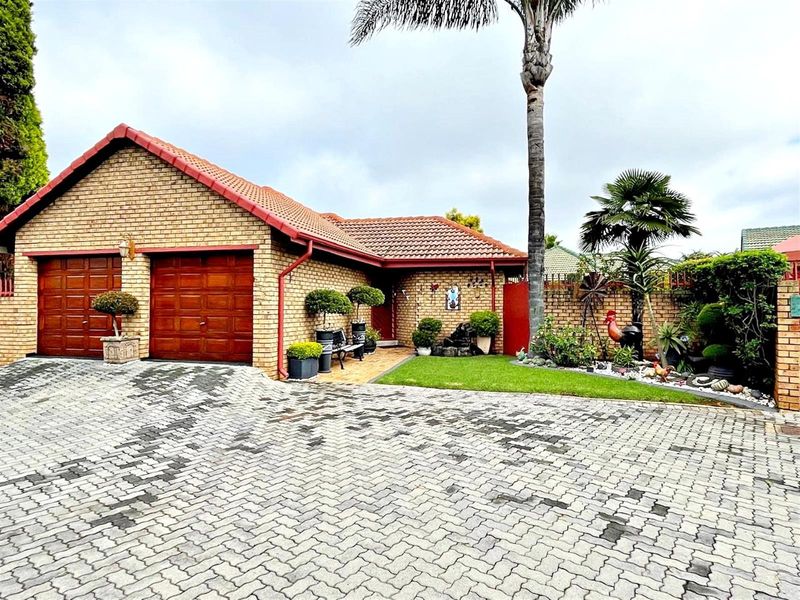 Immaculate Full Title Townhouse in a well situated and popular complex. Extra low levies!! - Photo 7