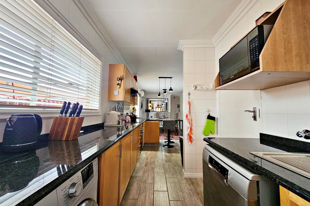 Immaculate Full Title Townhouse in a well situated and popular complex. Extra low levies!! - Photo 4