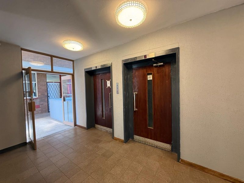 SPACIOUS 1 BEDROOM FLAT For Sale in La Montagne, Pretoria - Photo 7