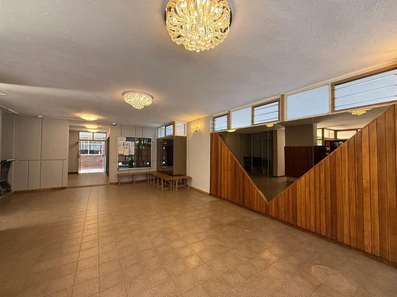SPACIOUS 1 BEDROOM FLAT For Sale in La Montagne, Pretoria - Photo 5
