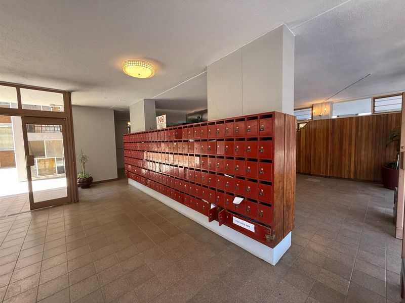 SPACIOUS 1 BEDROOM FLAT For Sale in La Montagne, Pretoria - Photo 4