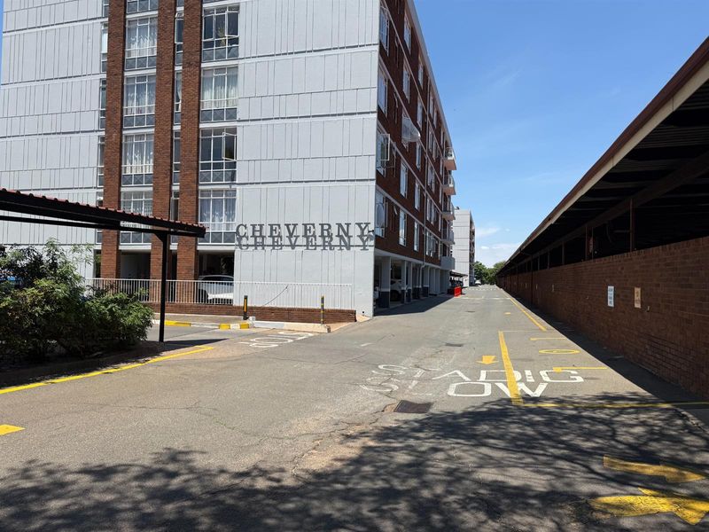 SPACIOUS 1 BEDROOM FLAT For Sale in La Montagne, Pretoria - Photo 2