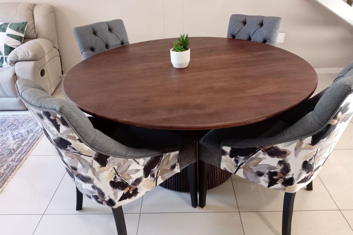 Stunning fully furnished apartment to rent with cleaning services fortnightly included in rental. - Photo 4