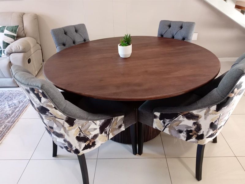 Stunning fully furnished apartment to rent with cleaning services fortnightly included in rental. - Photo 4