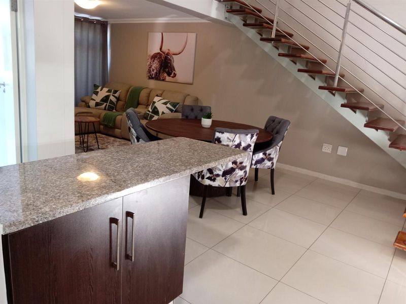 Stunning fully furnished apartment to rent with cleaning services fortnightly included in rental. - Photo 6