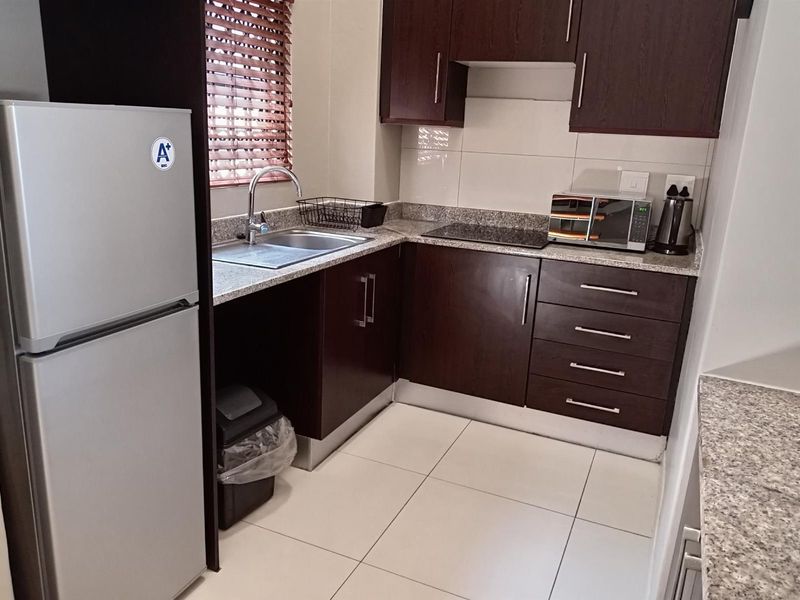 Stunning fully furnished apartment to rent with cleaning services fortnightly included in rental. - Photo 5