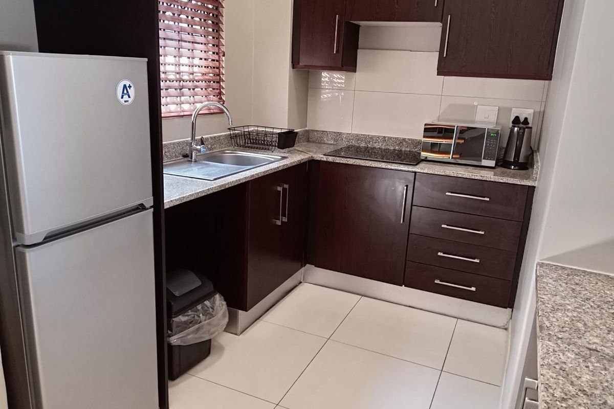 Stunning fully furnished apartment to rent with cleaning services fortnightly included in rental. - Photo 5