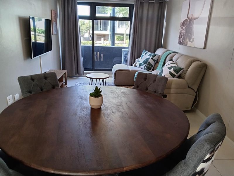 Stunning fully furnished apartment to rent with cleaning services fortnightly included in rental. - Photo 2