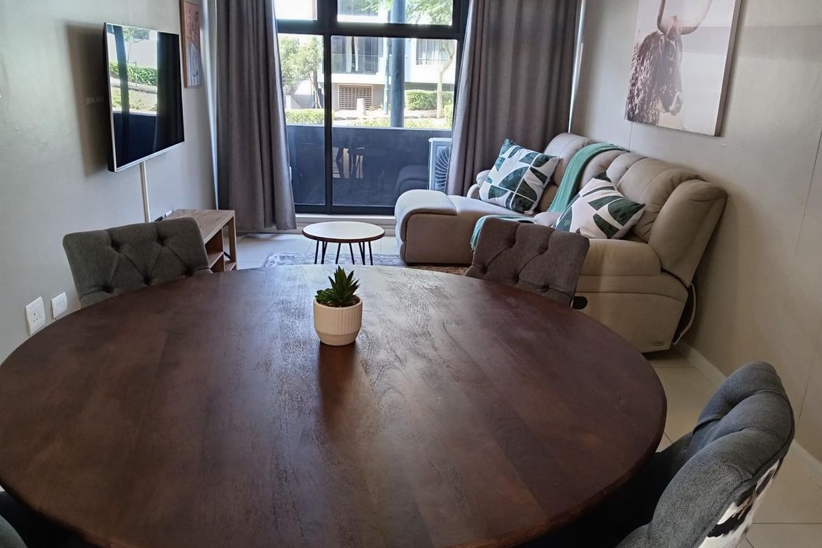 Stunning fully furnished apartment to rent with cleaning services fortnightly included in rental. - Photo 2