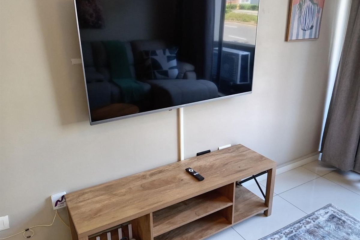 Stunning fully furnished apartment to rent with cleaning services fortnightly included in rental. - Photo 3