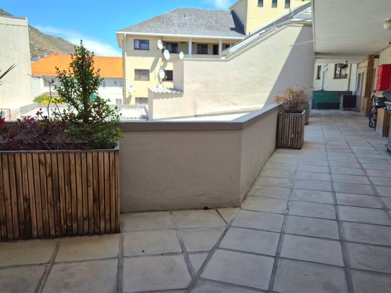 Modern Renovated 2-Bedroom Apartment with Sea Views | Ideal Short or Long-Term Rental Investment - Photo 10