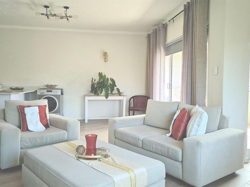 Modern Renovated 2-Bedroom Apartment with Sea Views | Ideal Short or Long-Term Rental Investment - Photo 5