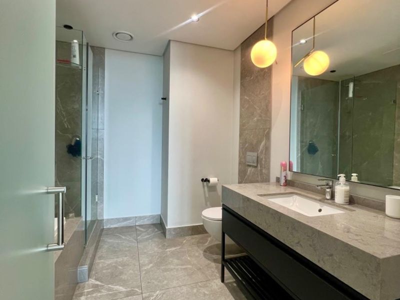 Deluxe  2-Bedroom Furnished Apartment at Ellipse Waterfall. - Photo 10