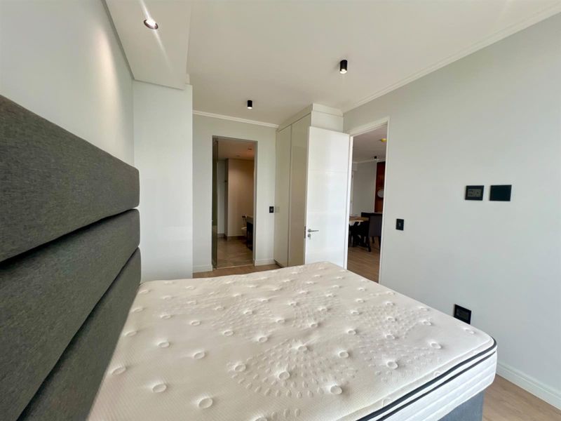 Deluxe  2-Bedroom Furnished Apartment at Ellipse Waterfall. - Photo 9