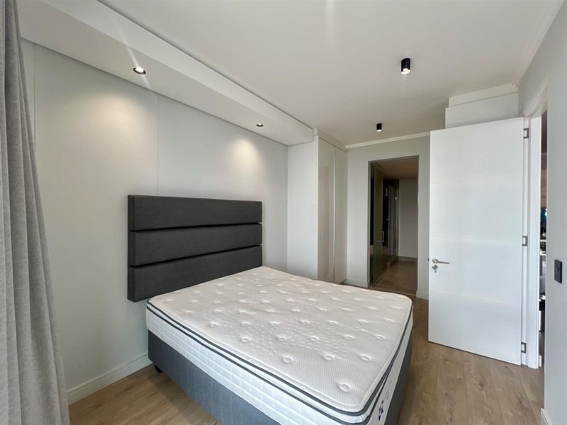 Deluxe  2-Bedroom Furnished Apartment at Ellipse Waterfall. - Photo 8